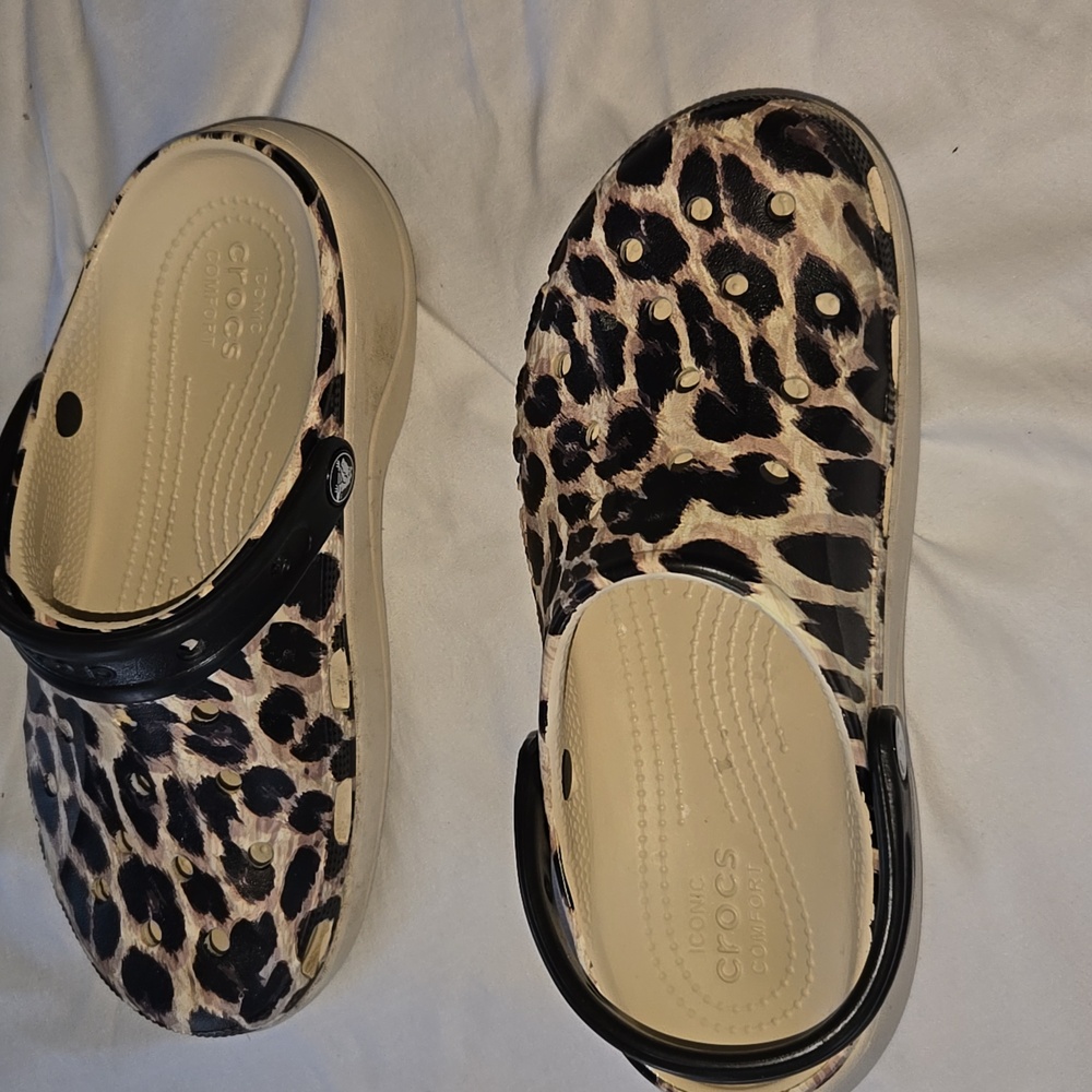 CROCS SZ:W8 Color: Animal Print Platform